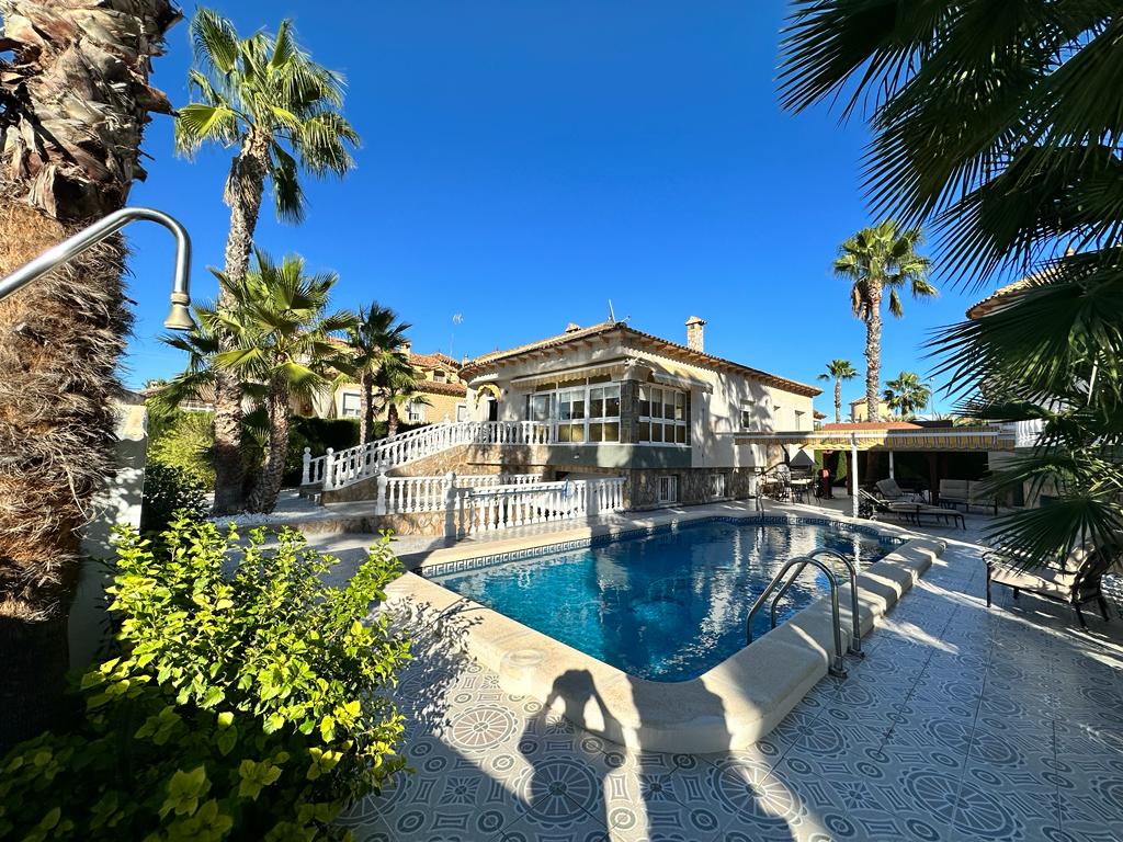 Villa à vendre à Alicante 2