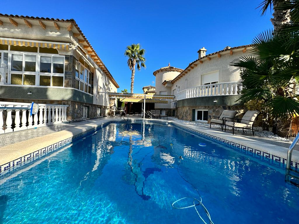 Villa for sale in Alicante 3