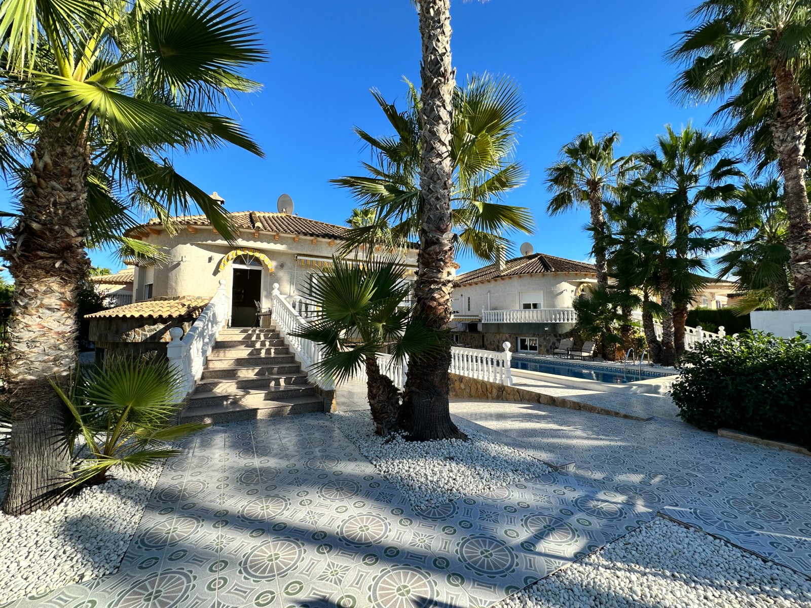 Villa for sale in Alicante 32