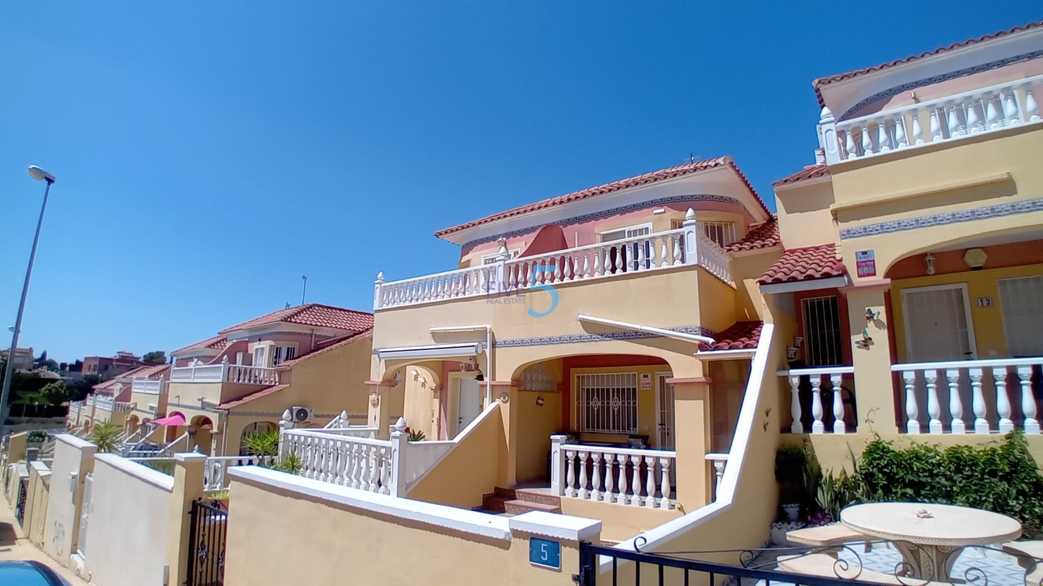 Townhouse te koop in Alicante 27