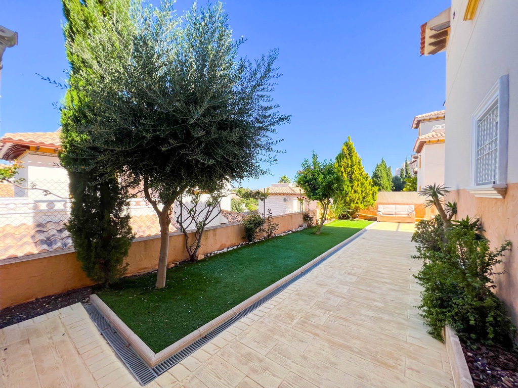 Villa till salu i Alicante 35