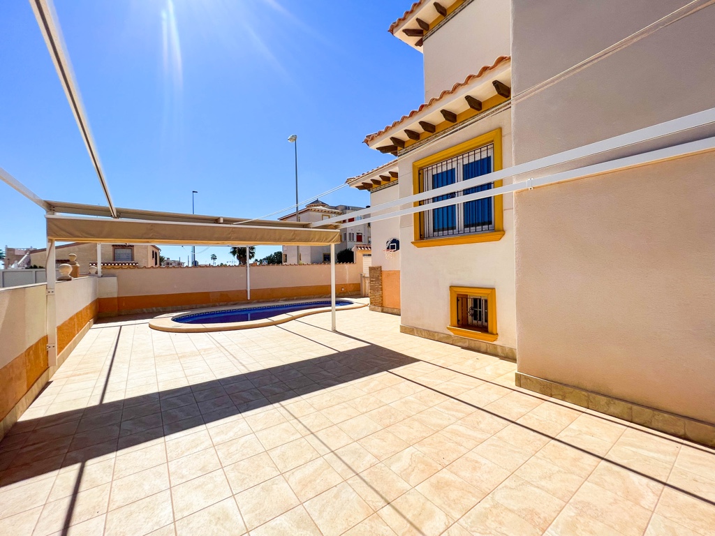 Villa te koop in Alicante 39