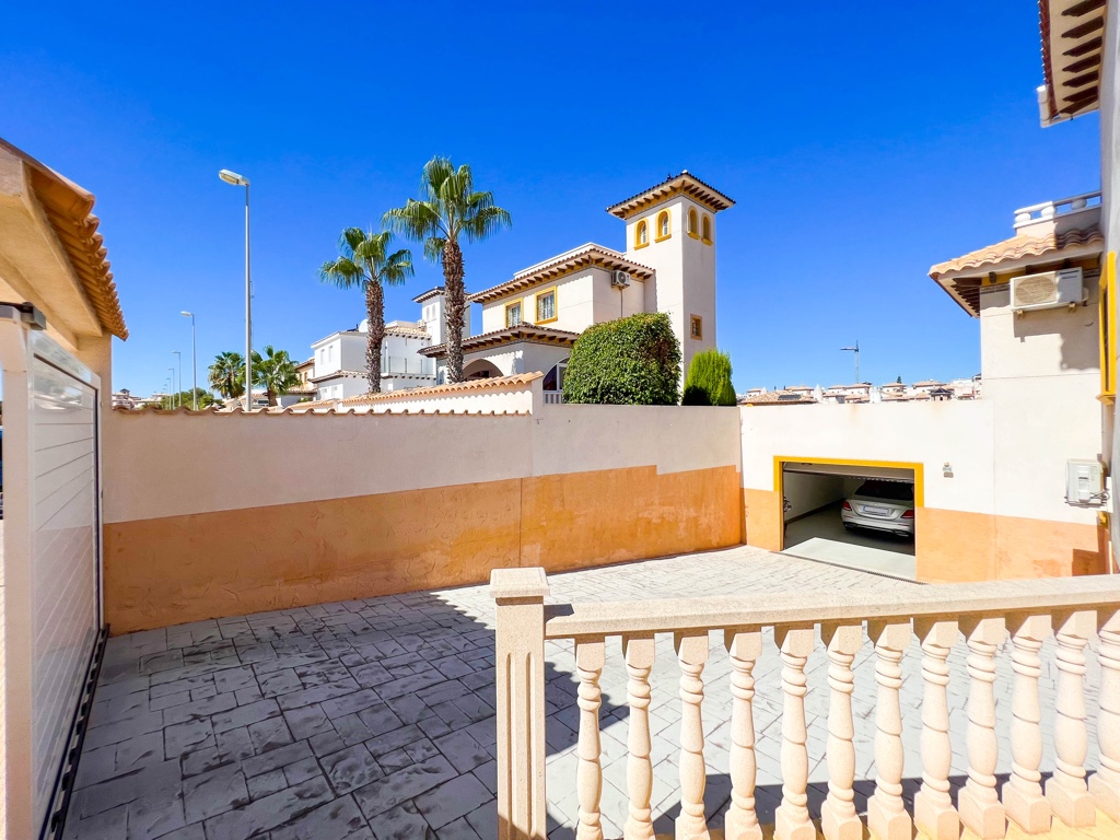 Villa for sale in Alicante 41