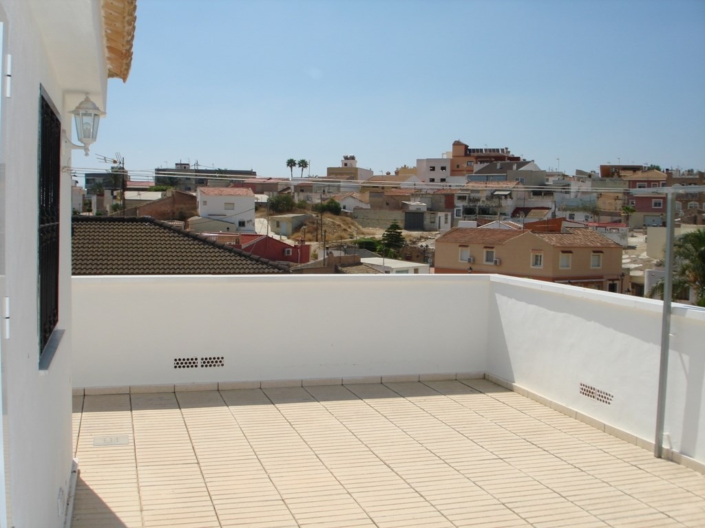 Adosada en venta en Alicante 26