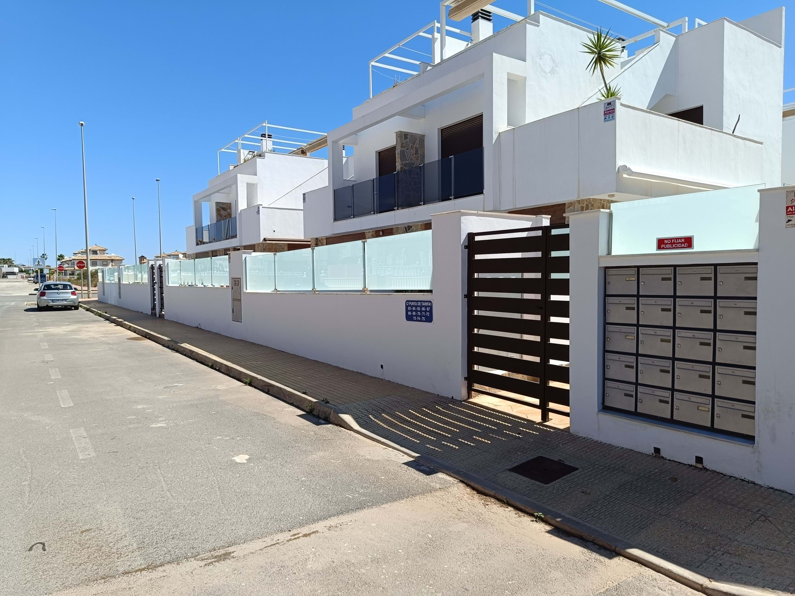 Adosada en venta en Alicante 32