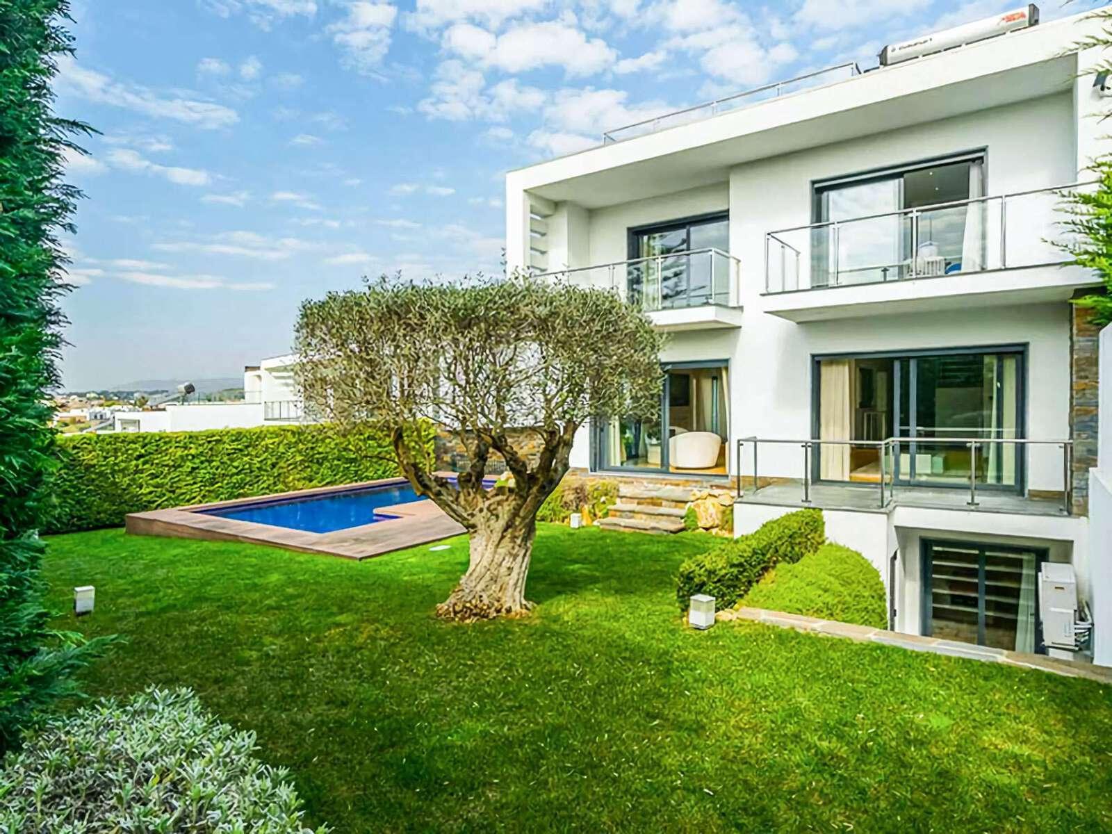 Villa for sale in Cascais and Estoril 2