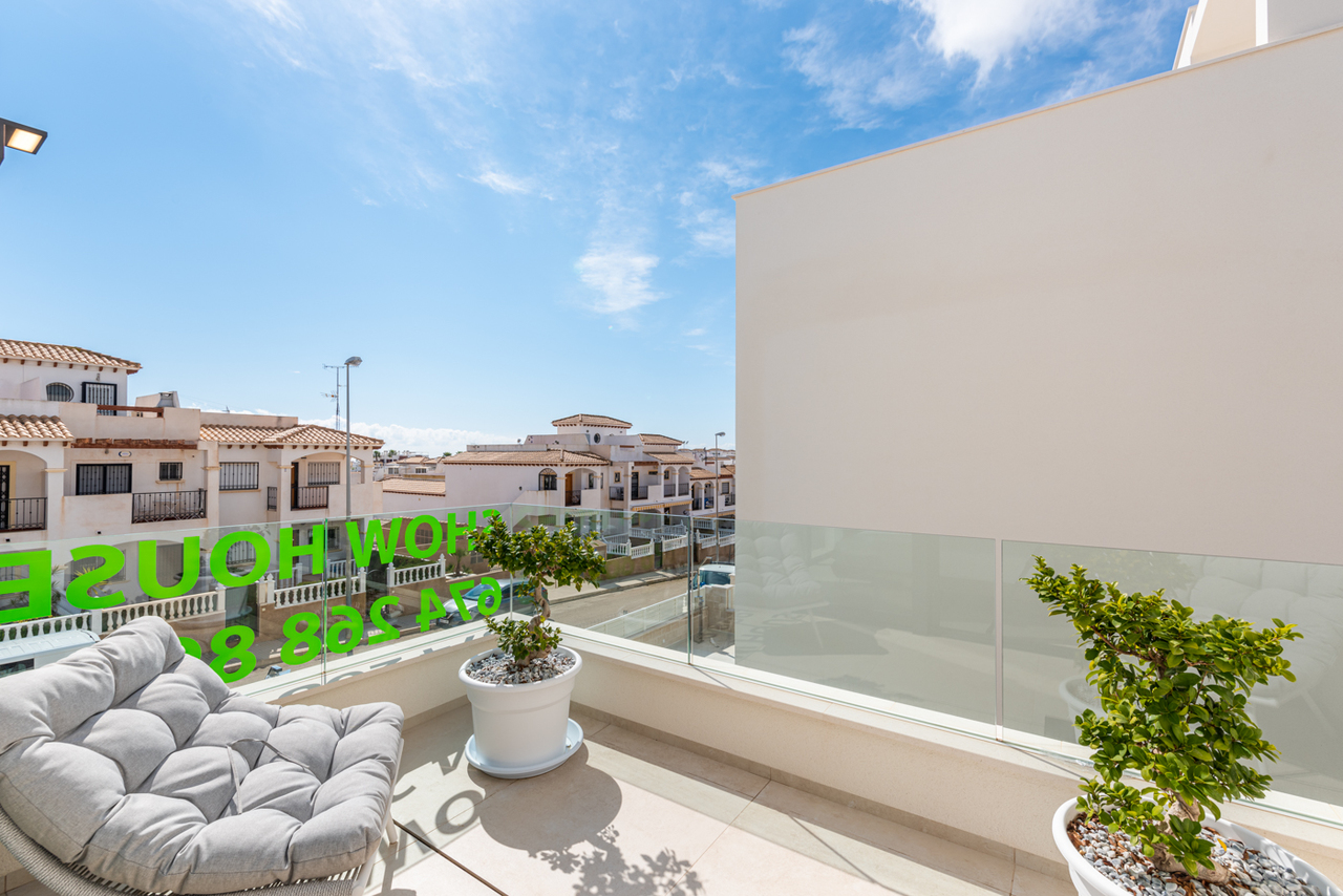 Villa for sale in Alicante 28