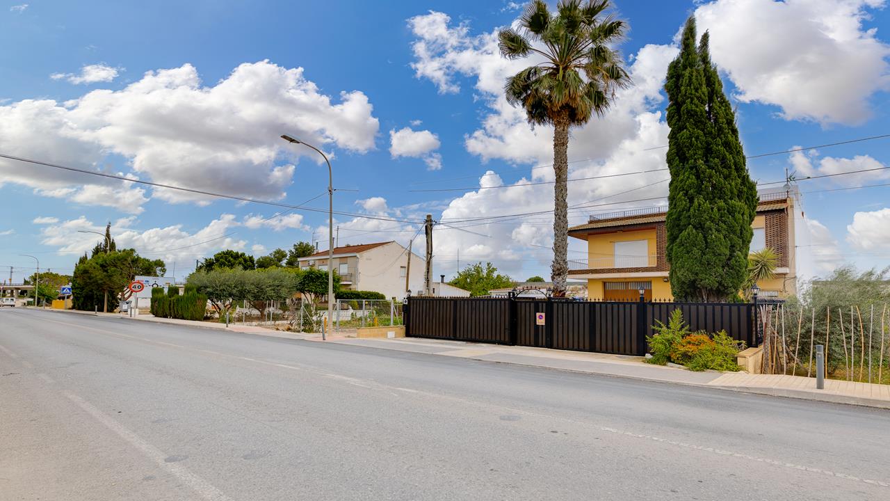 Villa for sale in Alicante 2