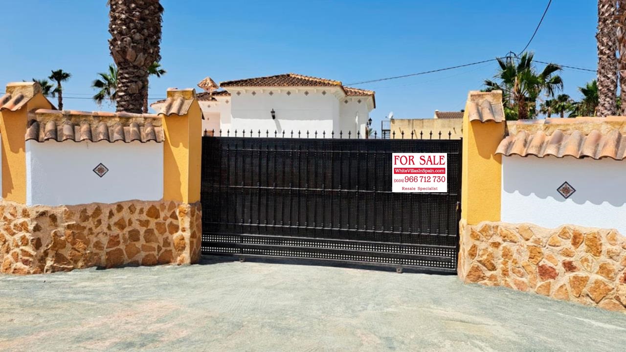 Villa for sale in Alicante 3