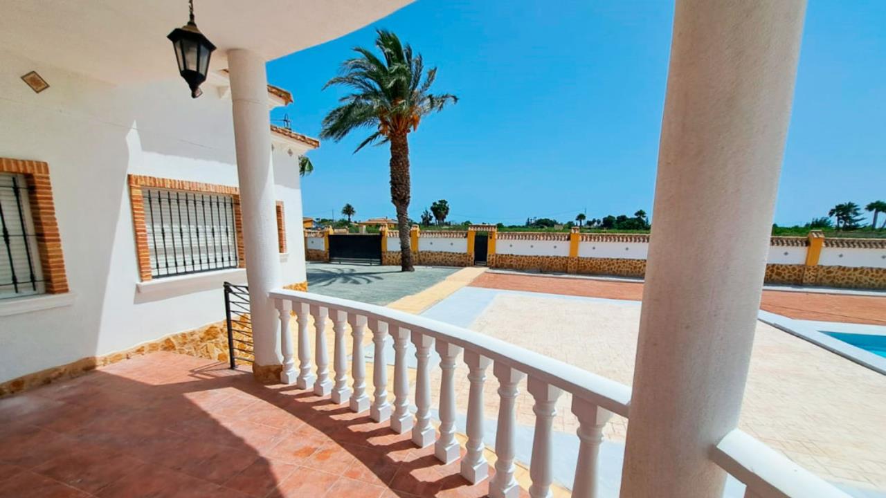 Villa for sale in Alicante 8