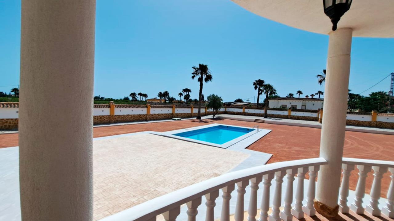 Villa for sale in Alicante 9