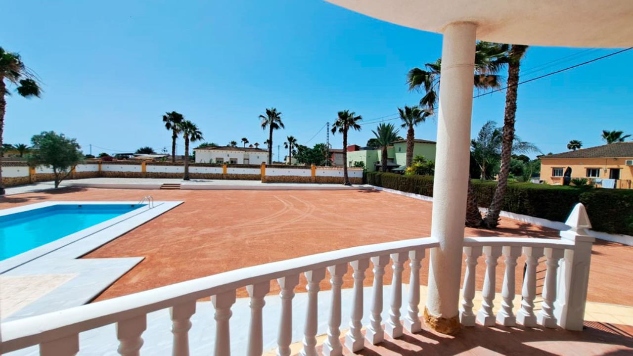 Villa for sale in Alicante 10