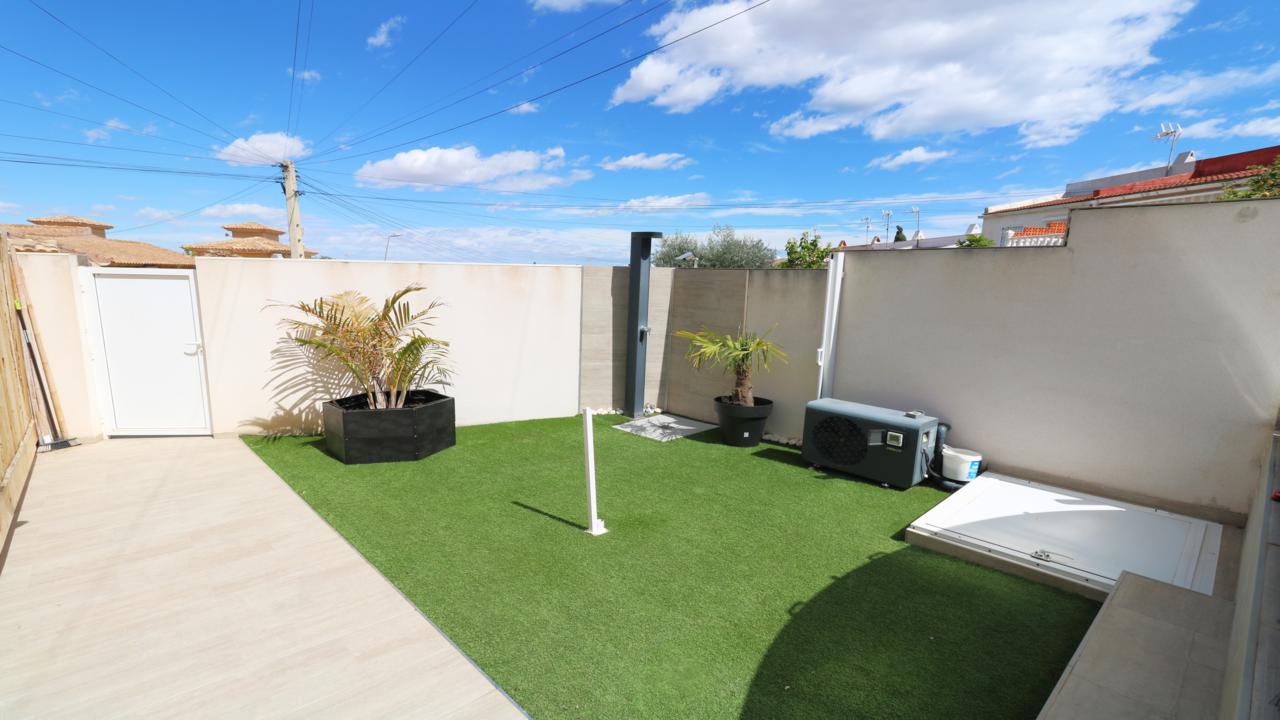 Townhouse for sale in Alicante 2