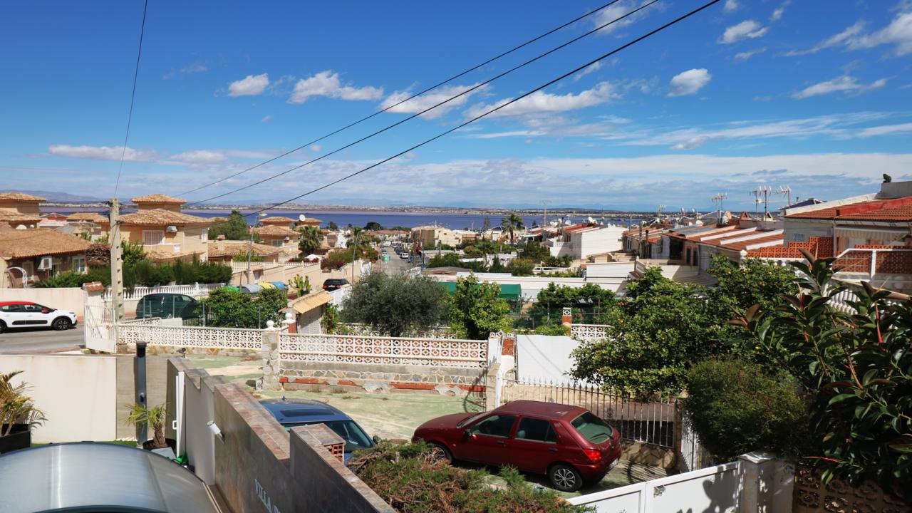 Adosada en venta en Alicante 30