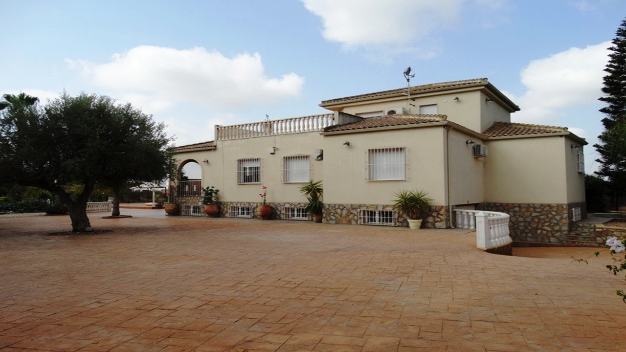 Villa for sale in Alicante 2