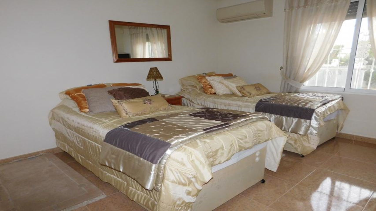 Villa for sale in Alicante 19