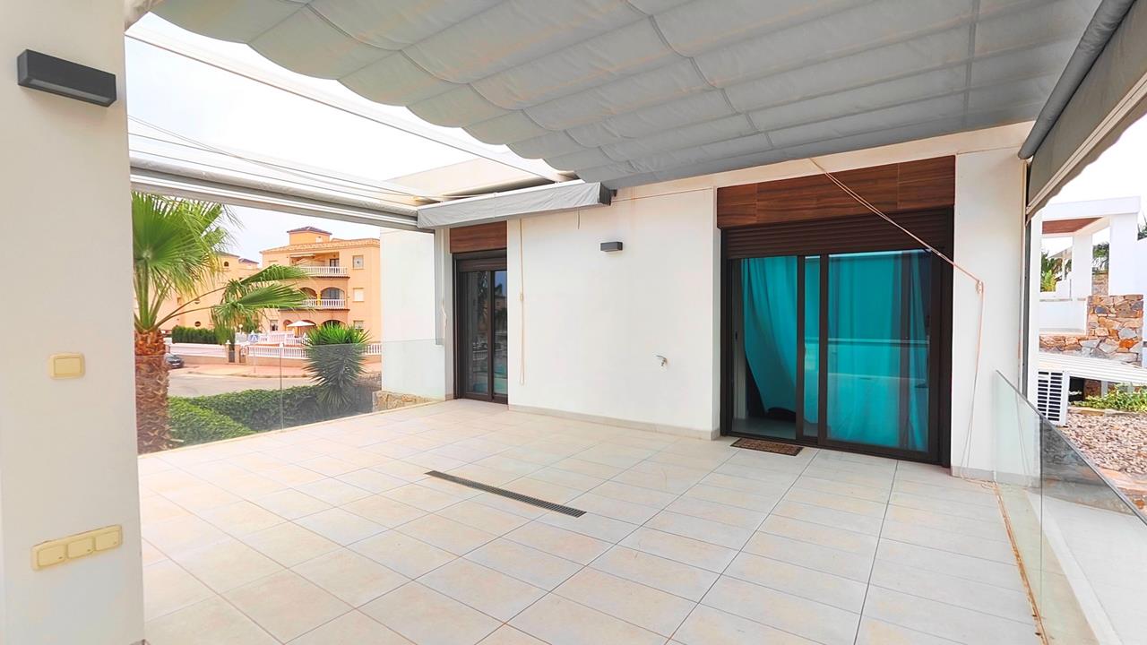 Villa for sale in Alicante 39