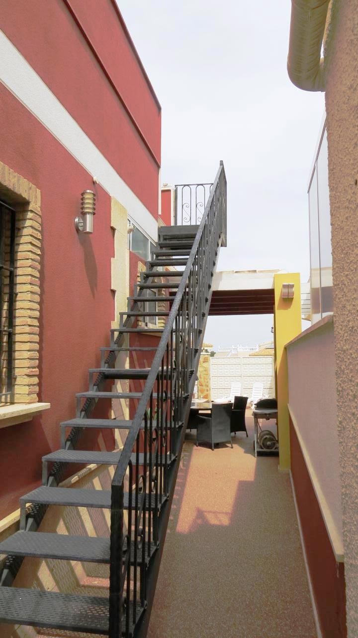 Villa à vendre à Alicante 28