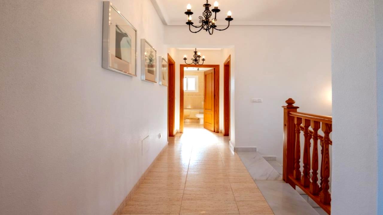 Villa for sale in Alicante 18