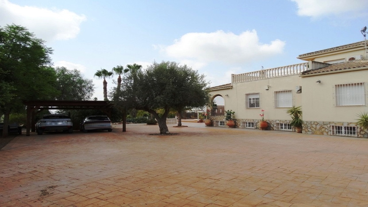 Villa for sale in Alicante 4