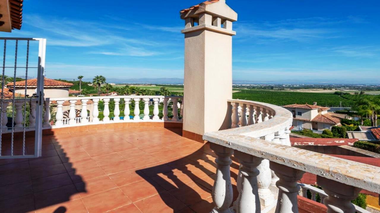 Villa for sale in Alicante 28