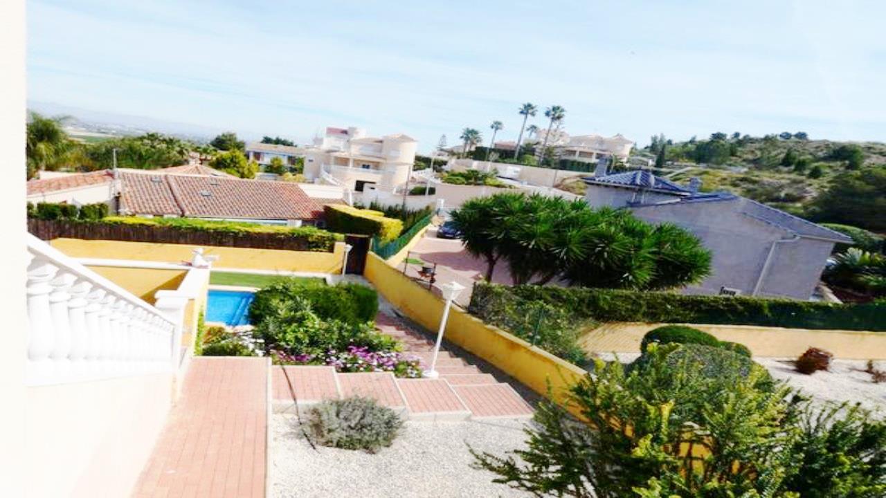 Villa for sale in Alicante 36