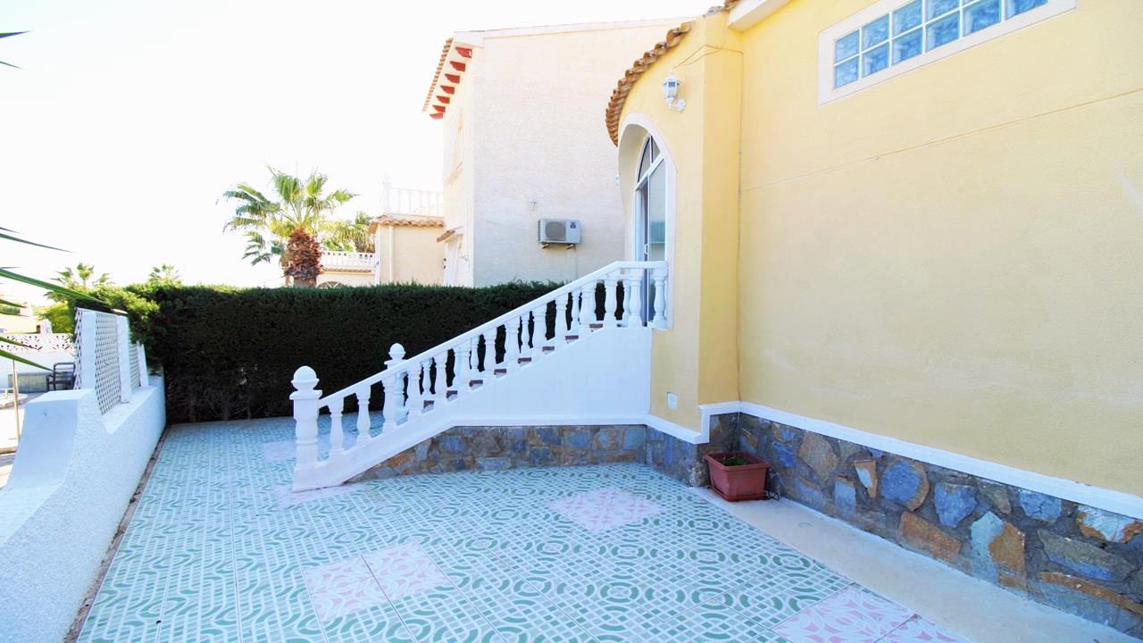 Villa te koop in Alicante 11