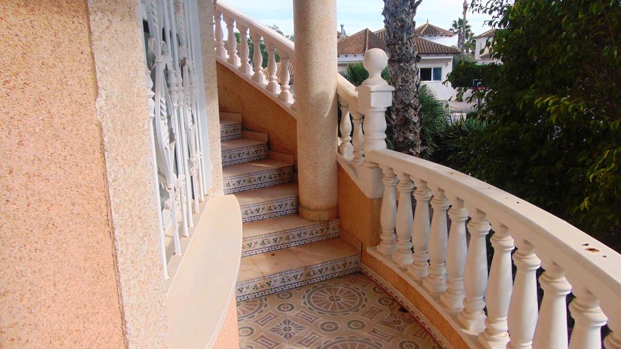 Villa till salu i Alicante 35