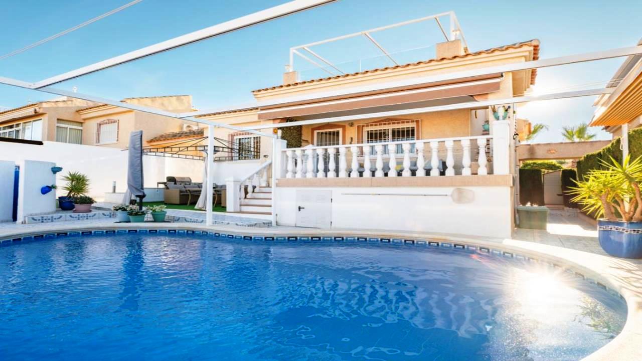 Villa for sale in Alicante 1