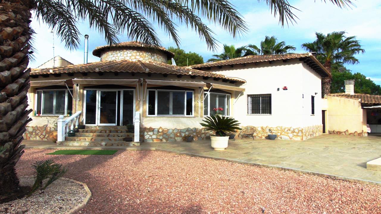 Villa for sale in Alicante 2