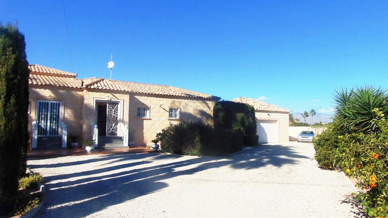 Villa for sale in Alicante 4