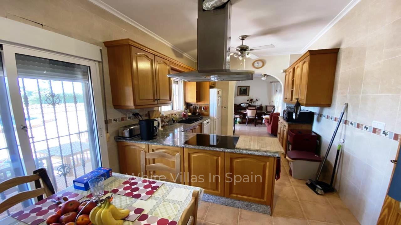 Villa for sale in Alicante 16