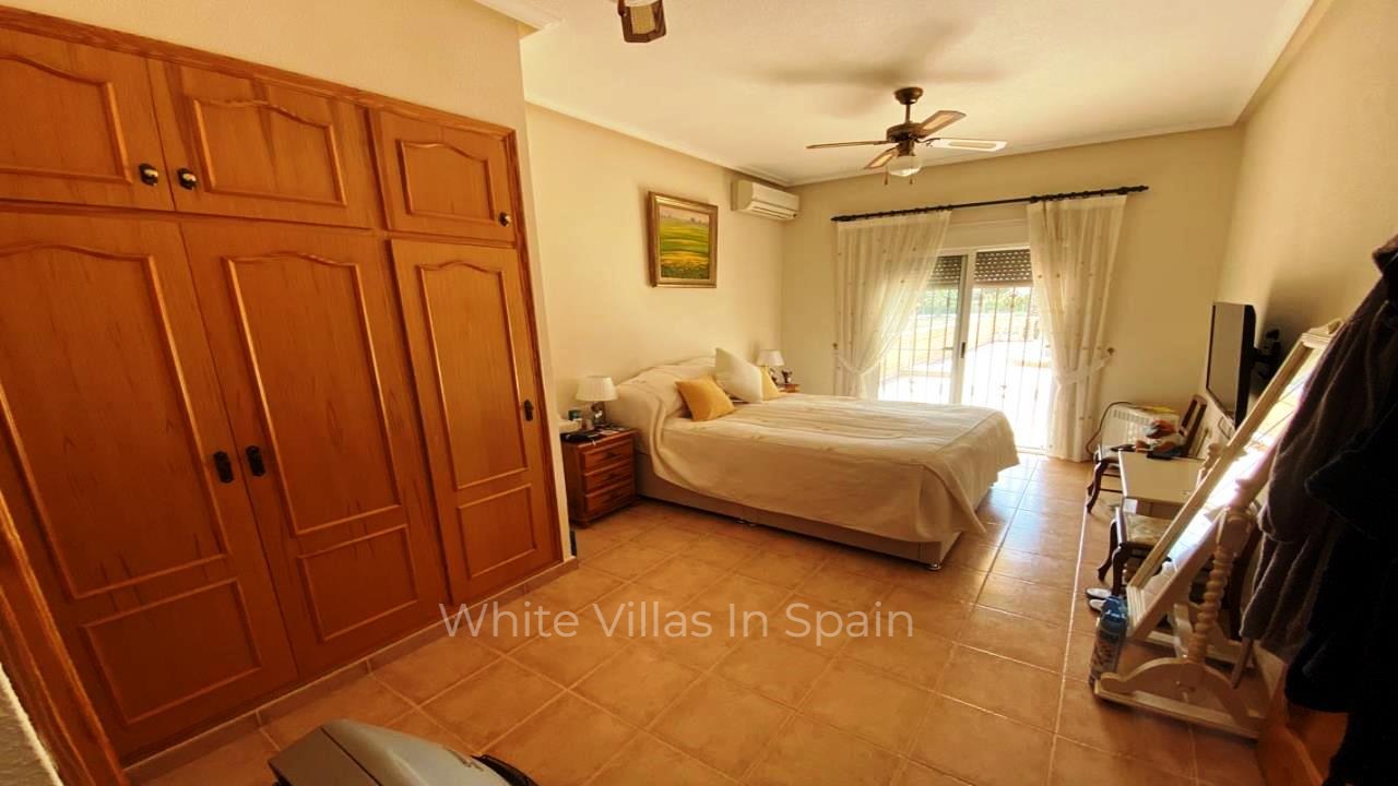 Villa for sale in Alicante 22