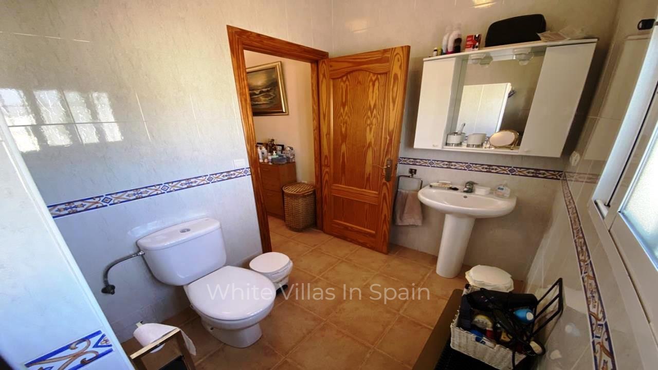 Villa for sale in Alicante 24