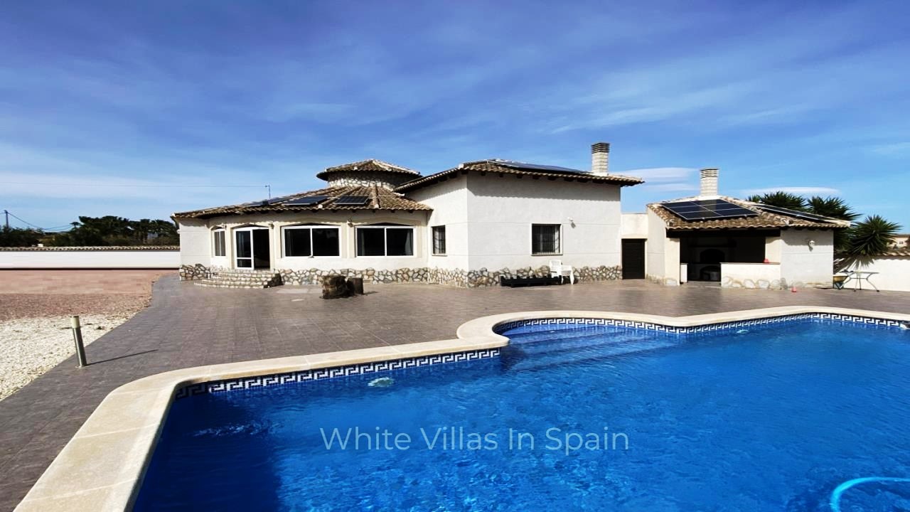 Villa for sale in Alicante 9