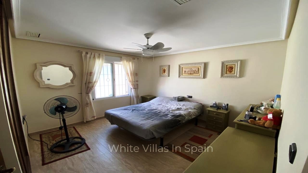 Villa for sale in Alicante 27