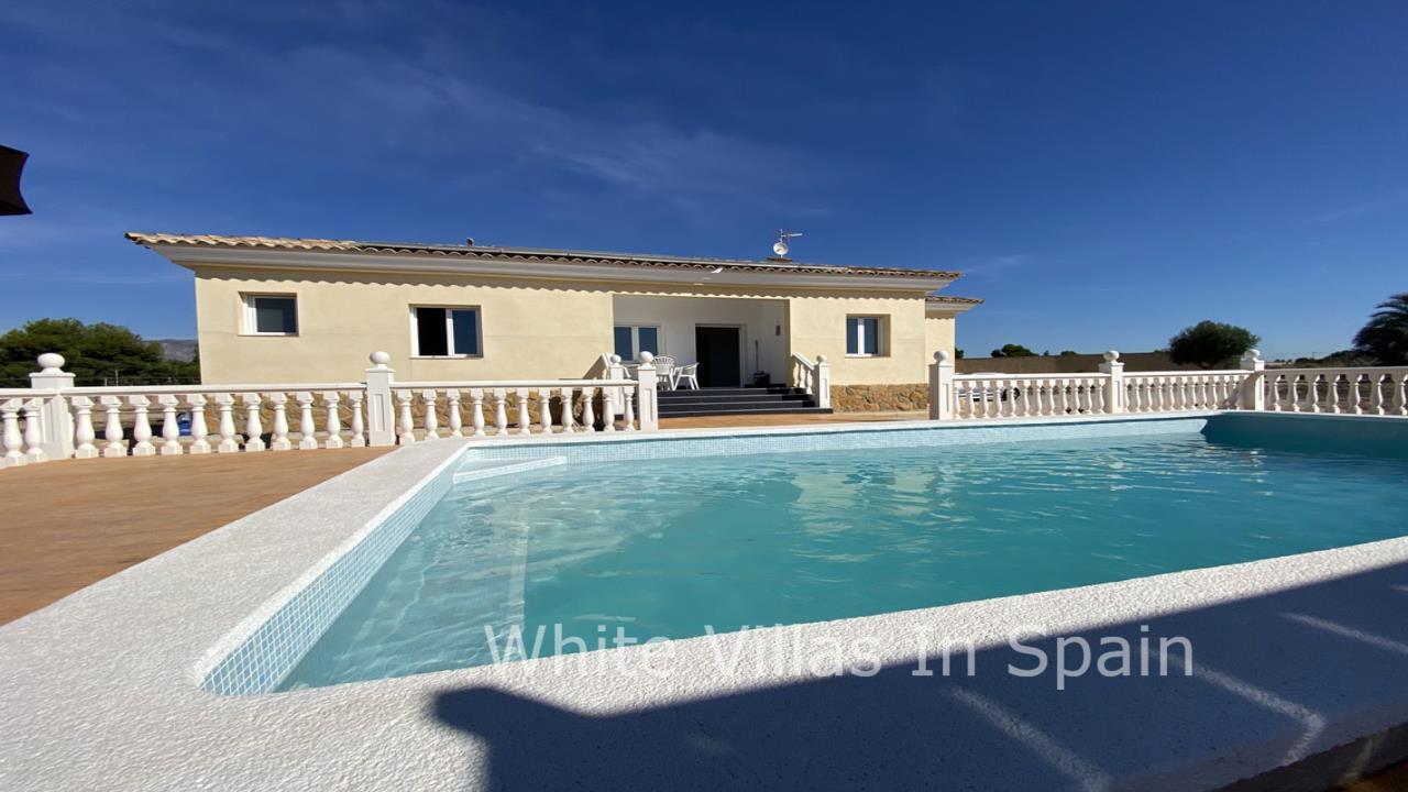 Villa for sale in Alicante 4