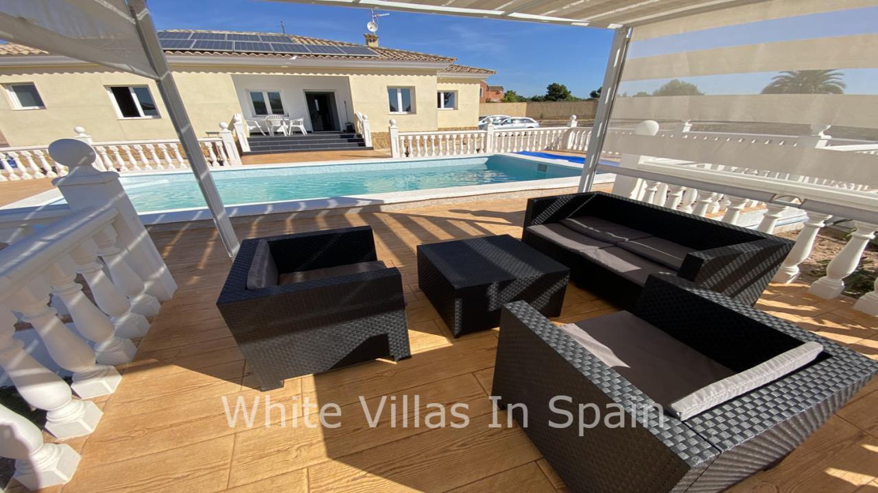 Villa te koop in Alicante 8