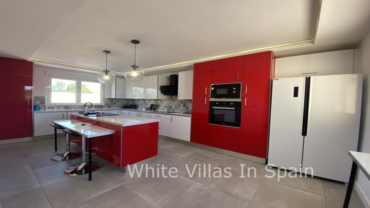 Villa for sale in Alicante 18