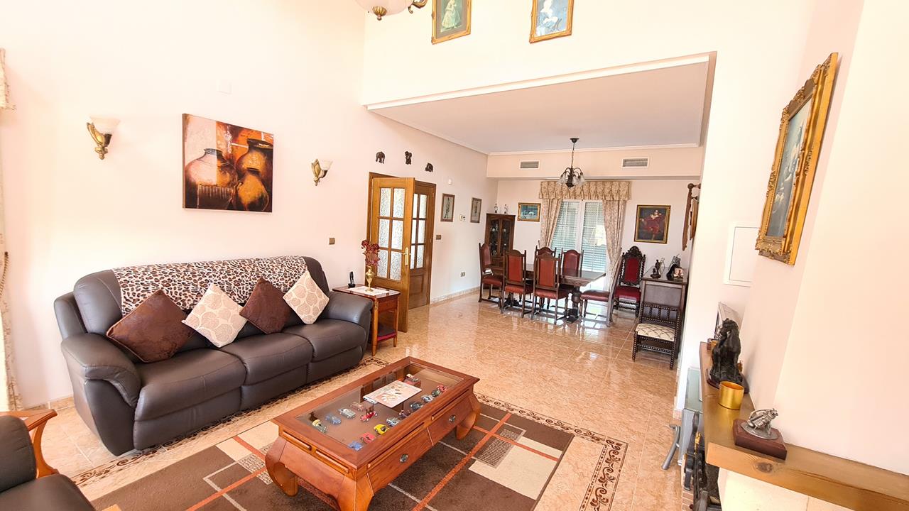 Villa for sale in Alicante 17