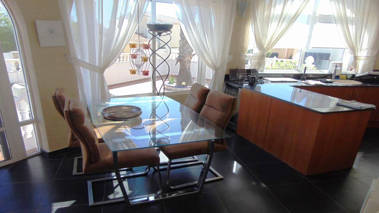 Villa for sale in Alicante 19