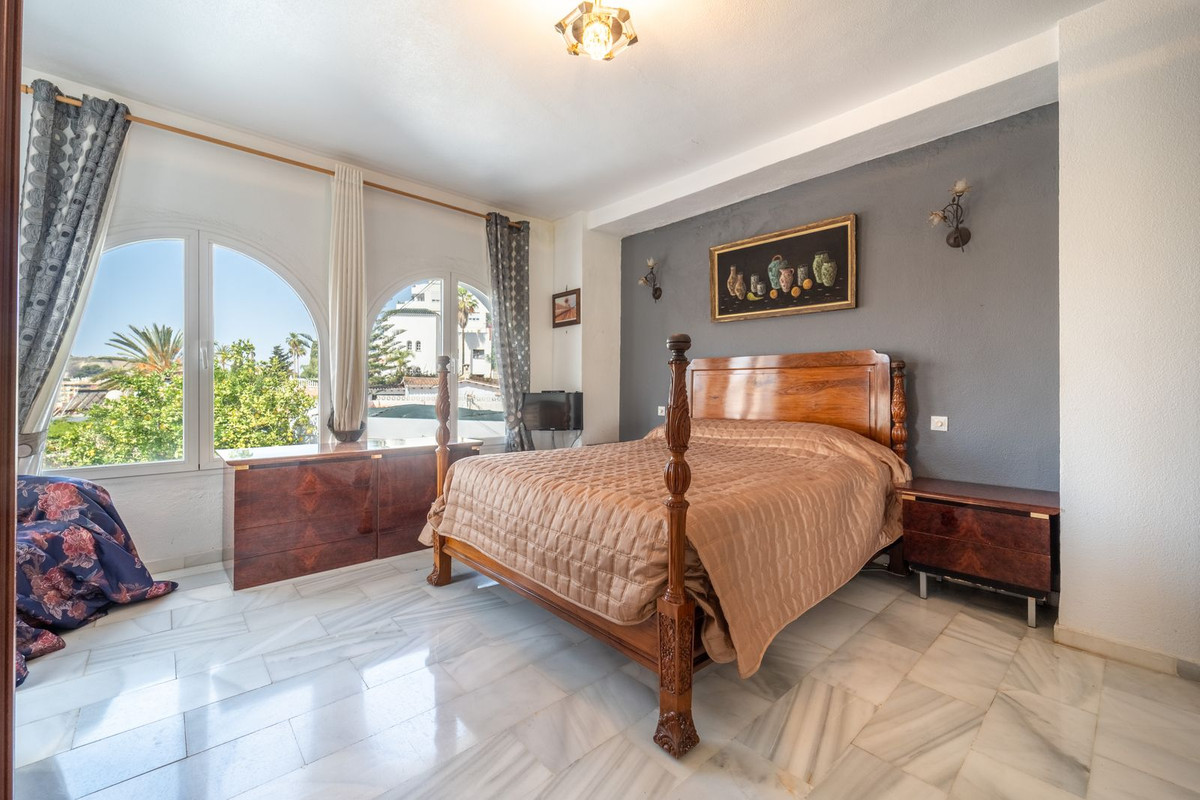 Villa te koop in Fuengirola 23