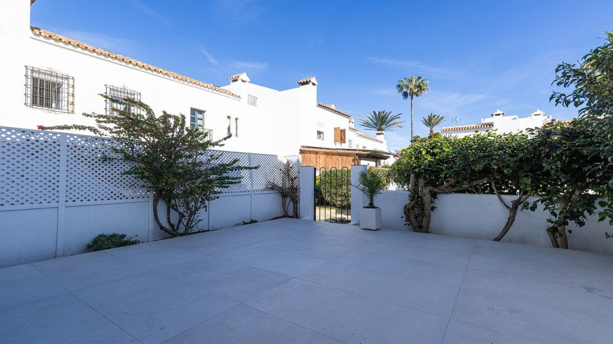 Townhouse te koop in Casares 11