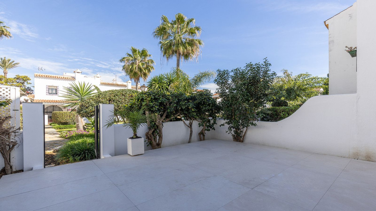 Adosada en venta en Casares 26