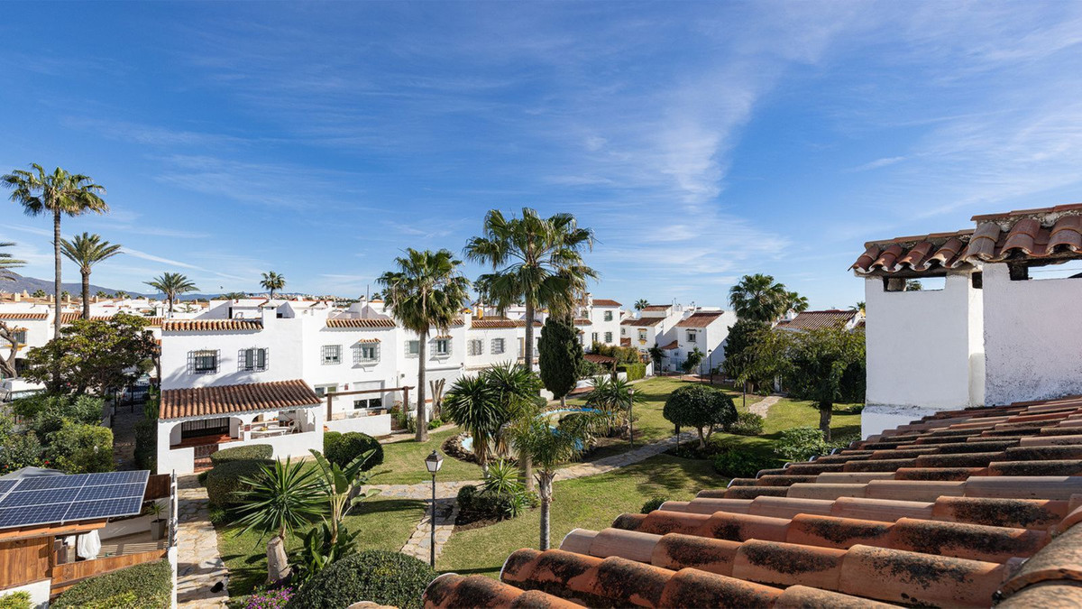 Townhouse for sale in Casares 27