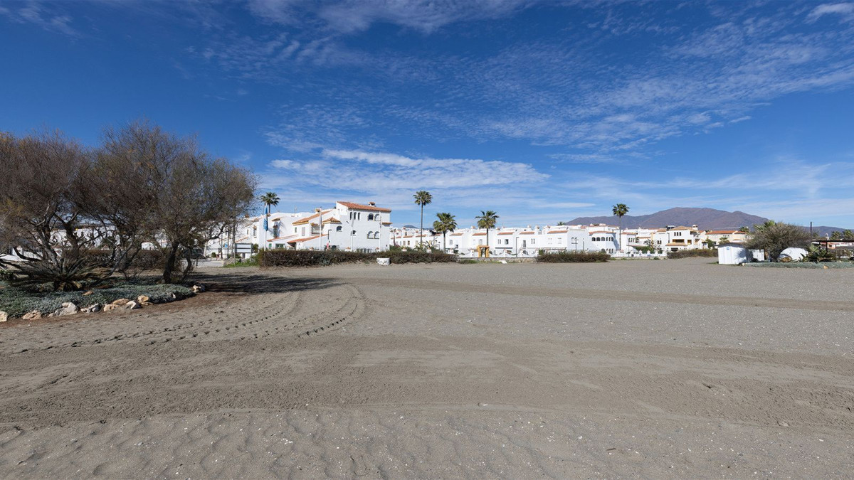 Adosada en venta en Casares 32