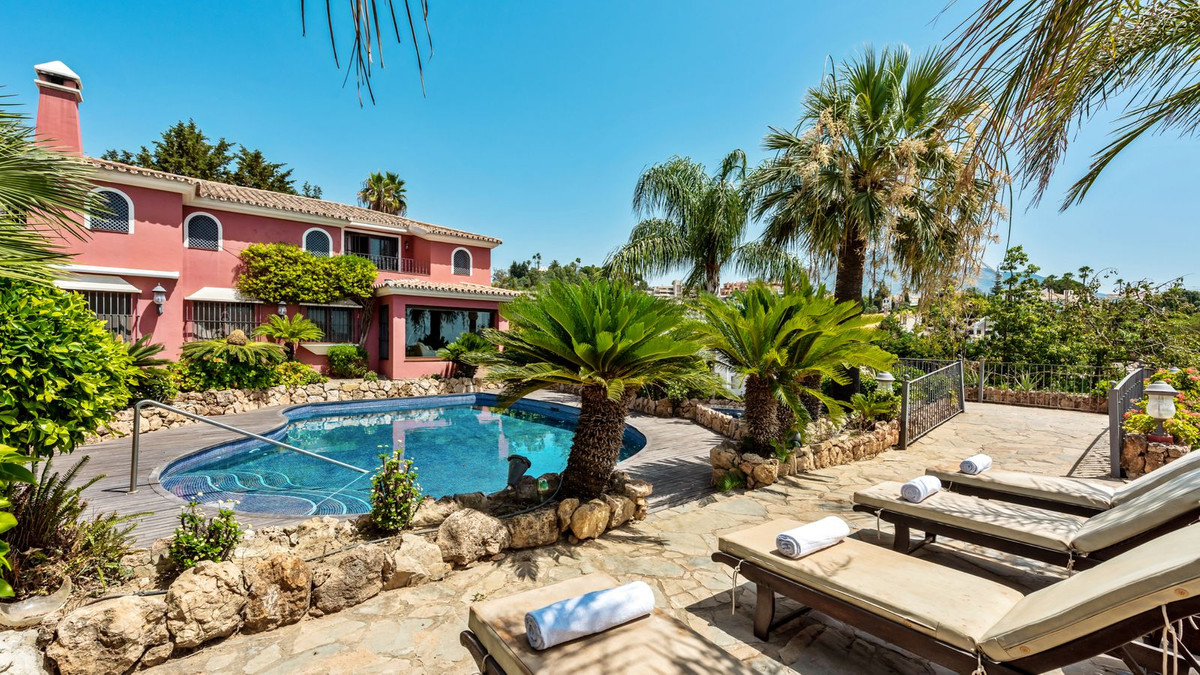 Villa for sale in Marbella - Nueva Andalucía 2