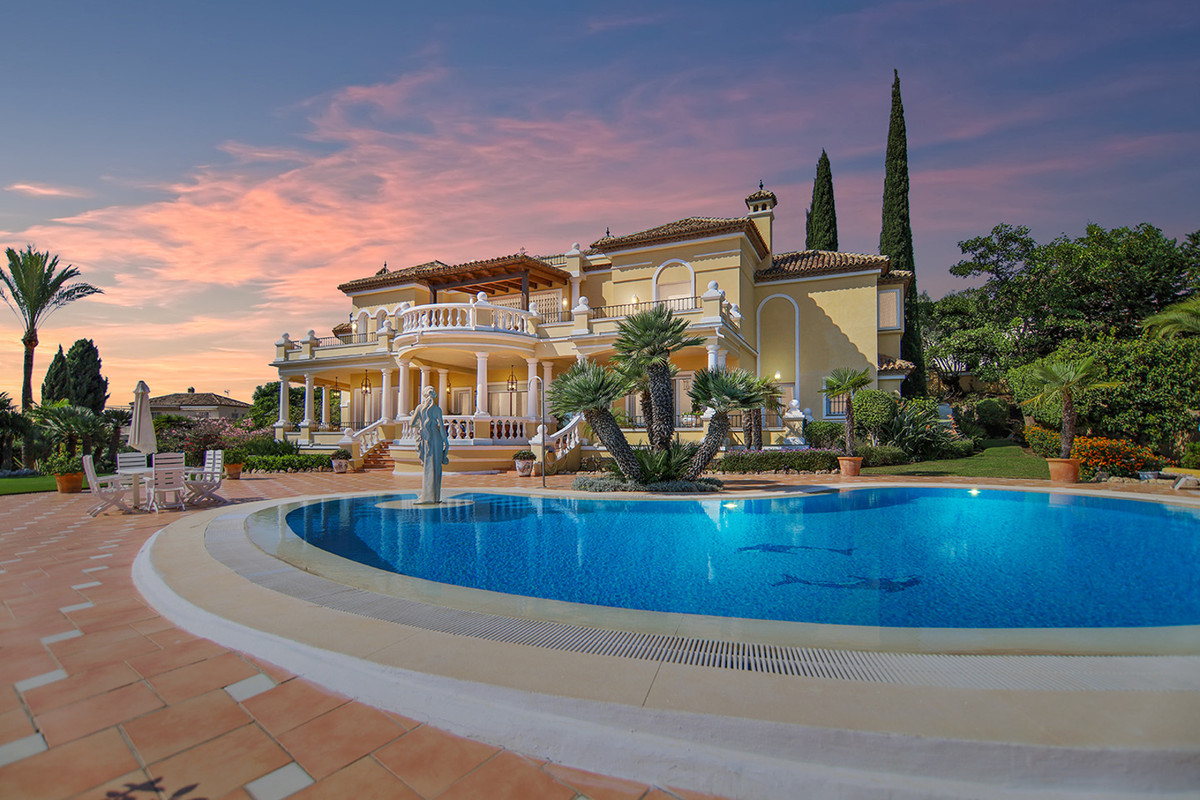 Villa te koop in Estepona 2