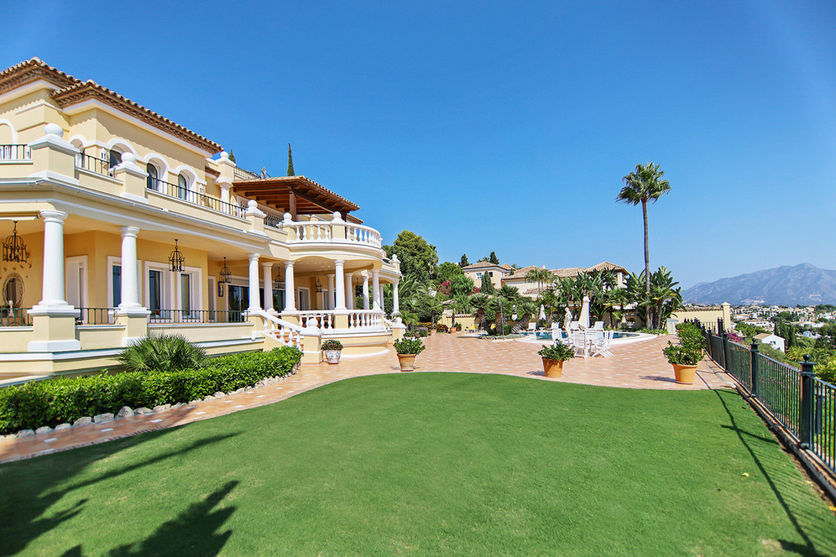 Villa te koop in Estepona 5