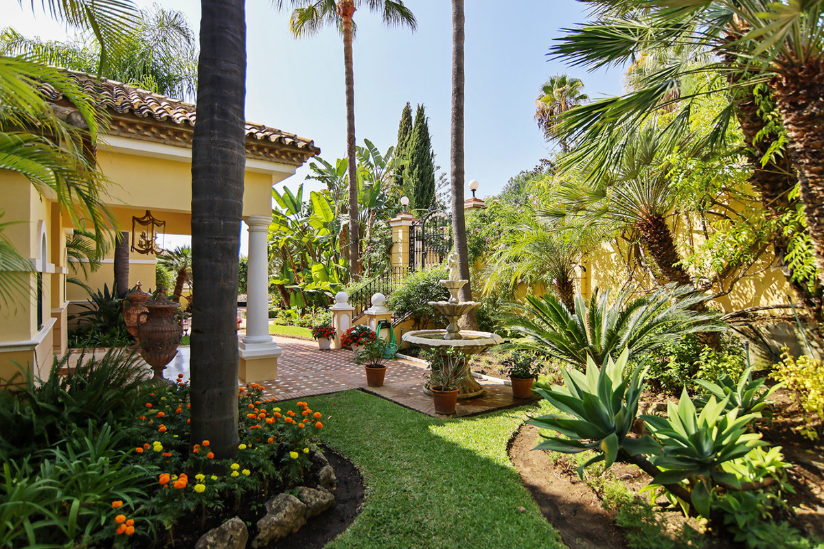 Villa for sale in Estepona 8